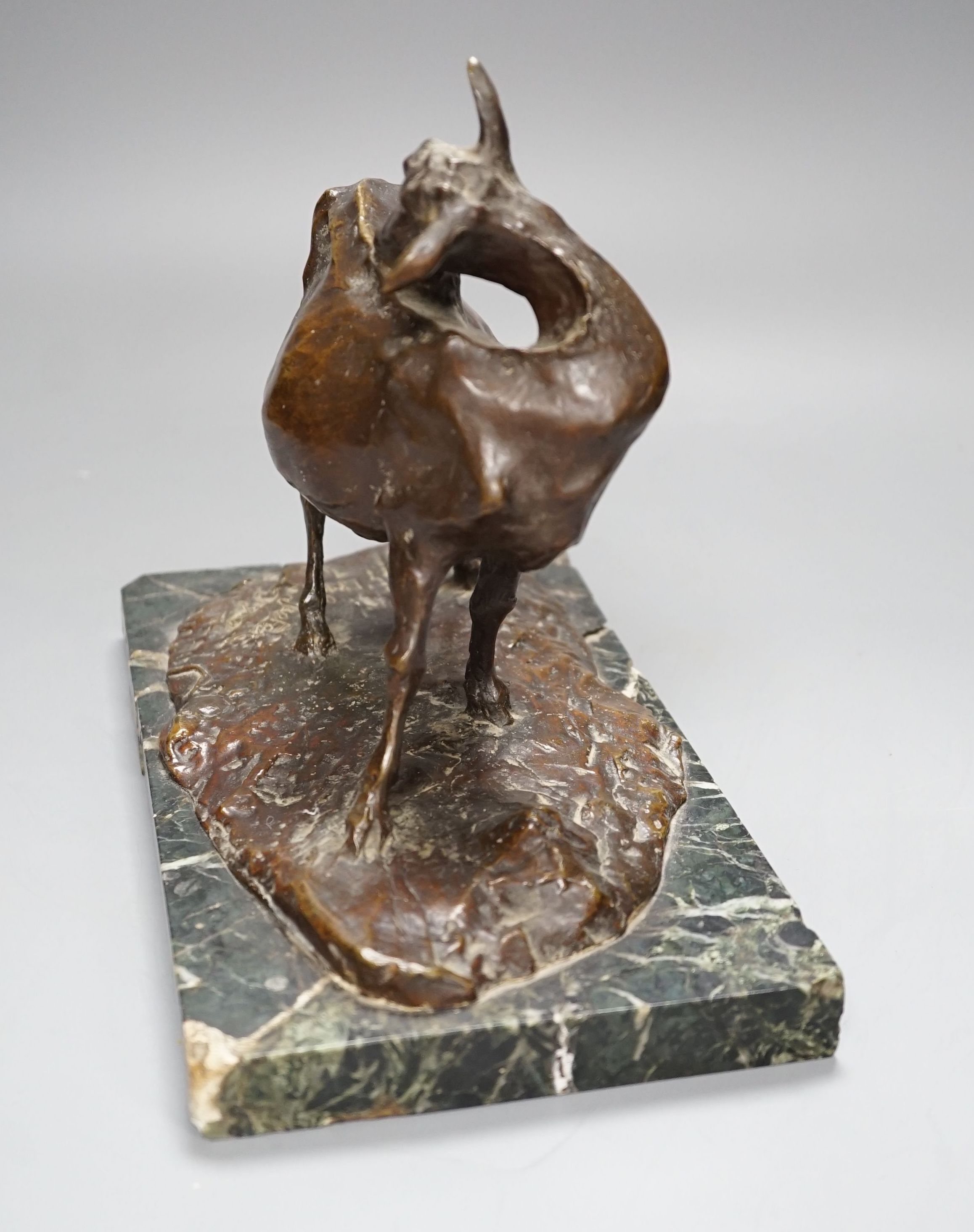 A bronze sculpture depicting a goat, on marble base by Robert Greter, dated 1910 - 20cm high